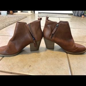 Universal Thread Ankle Platform Bootie (size 8.5)